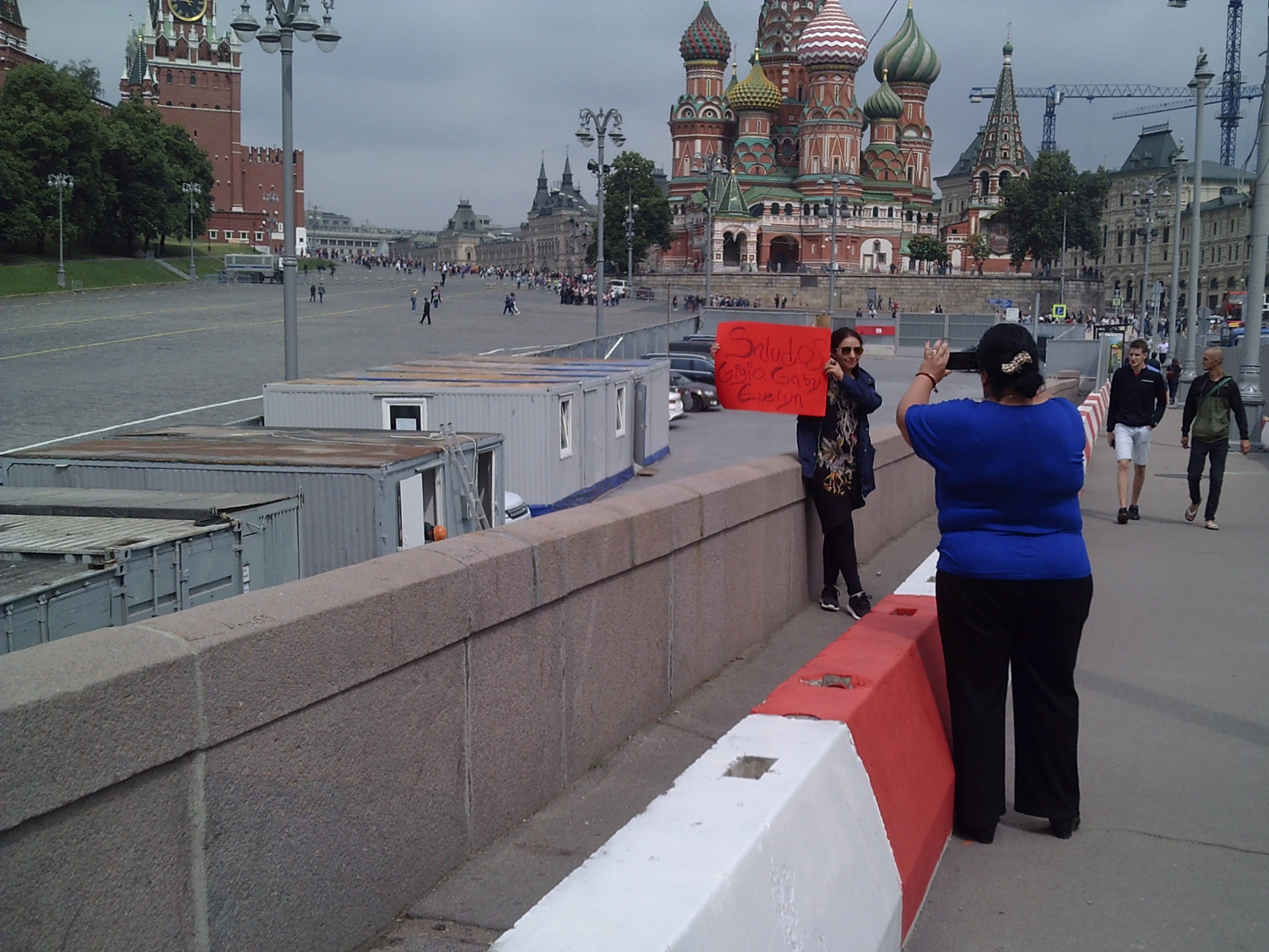 15.06.2019 Утреннее дежурство на Мосту Немцова. Пикет? Устроили иностранные туристы?