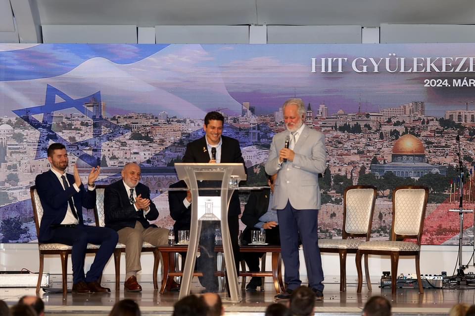 Magyar cionista keresztények ezrei előtt mondott beszédet az izraeli miniszter
