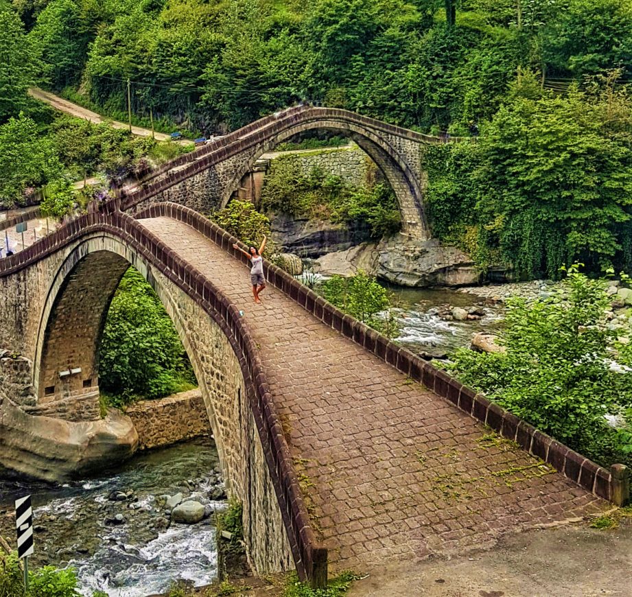 Mençuna Şelalesi, Arili, Sazli, Taşli