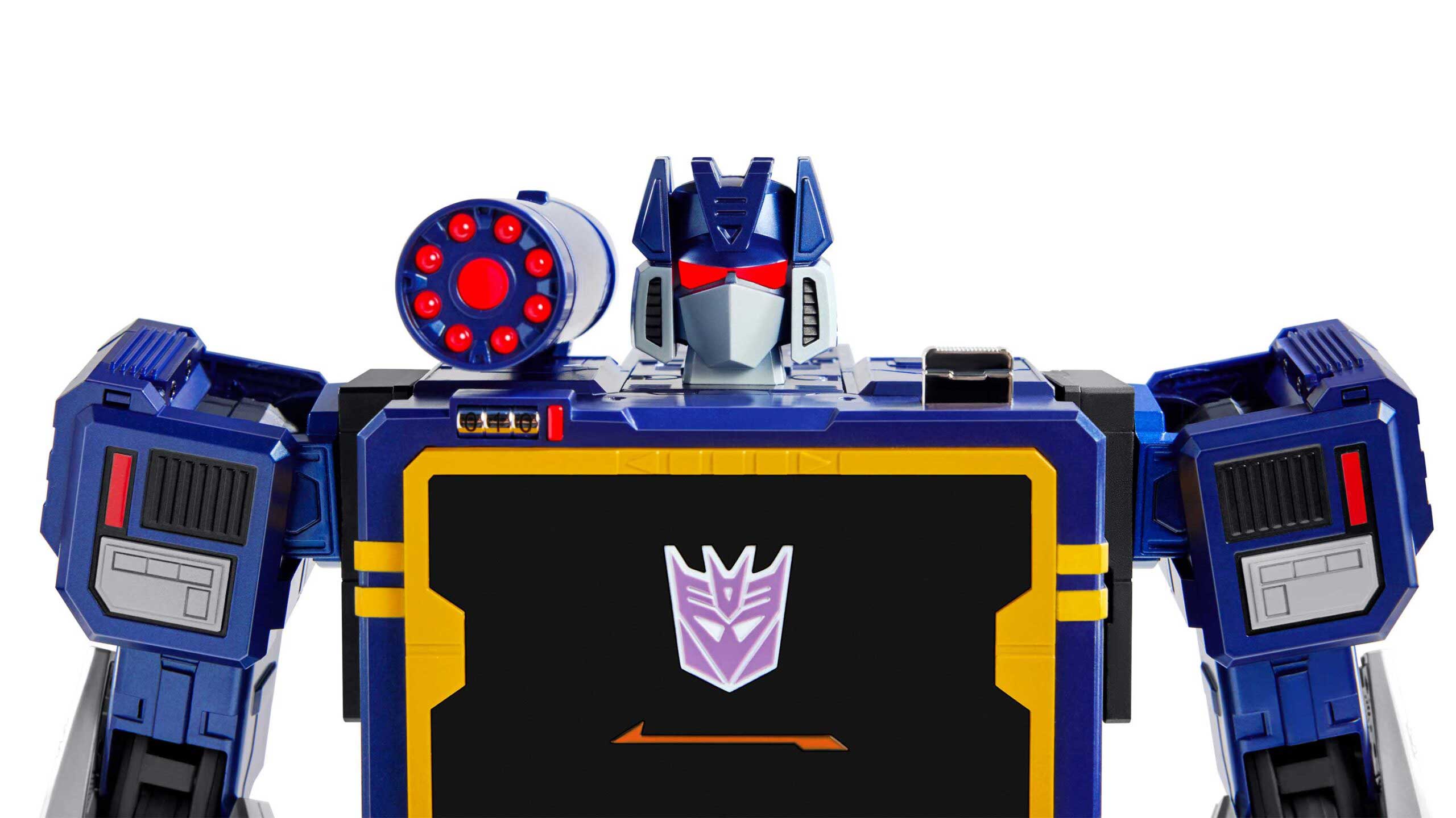 World's 1st auto-converting TRANSFORMERS Soundwave Robot