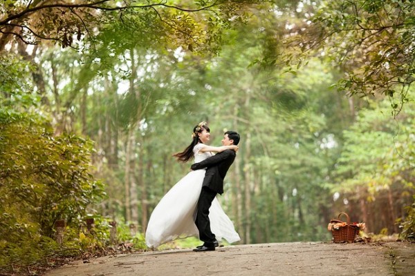 How to Photograph the Details That Tell Your Love Story