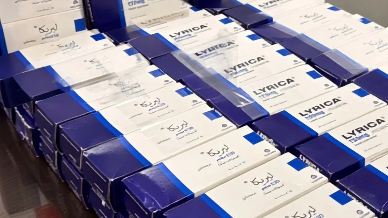 Kuwait airport customs officers seize Lyrica capsules and drugs