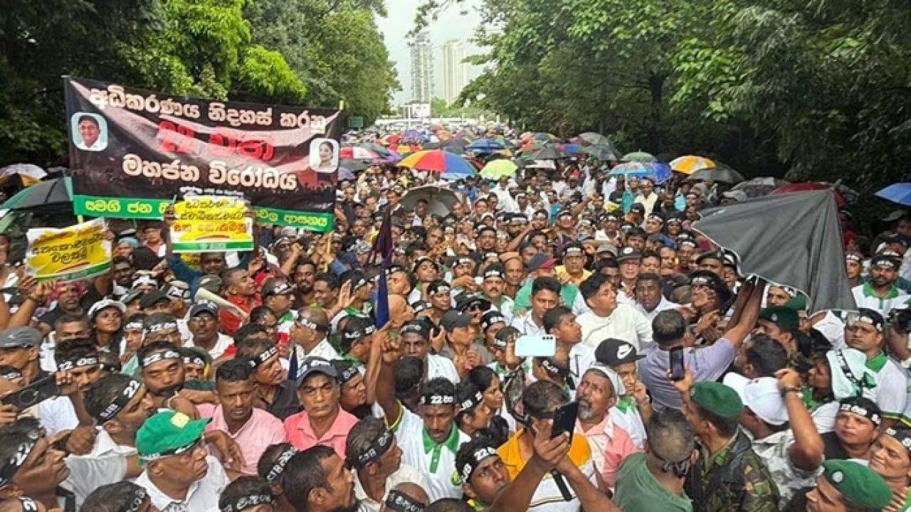 பத்தரமுல்லை நாடாளுமன்ற வளாகம் அருகிலான பொதுக் காட்சி