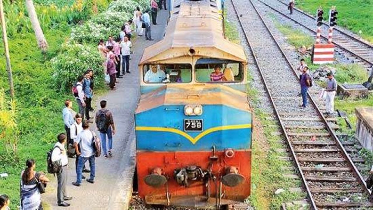 இலங்கையில் வேலைநிறுத்தத்தின்போதும் இயக்கப்படும் அலுவலக ரயில்