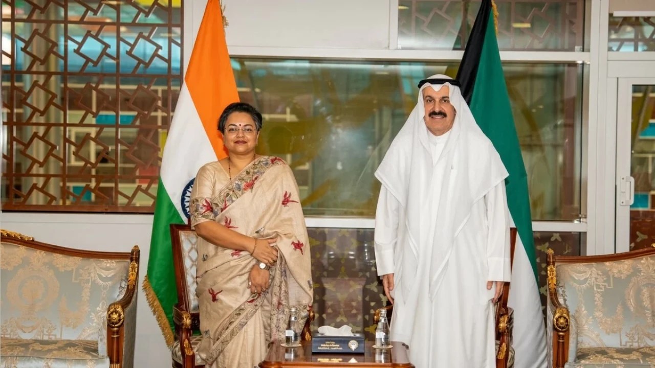 குவைத் நகரின் நிதி மையத்தை காட்டும் பொதுவான காட்சி