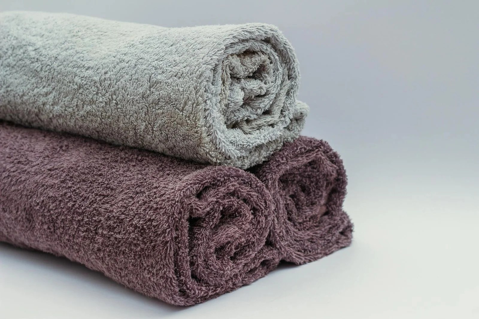 white and maroon rugs