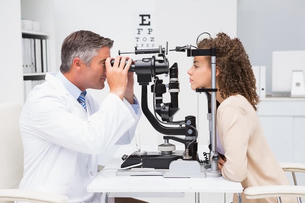 Dyplom w kilka miesięcy, zawód optometrysty na lata. Kontrowersje wokół „przyspieszonych” studiów medycznych