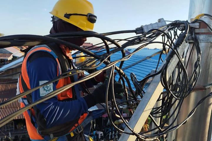 Tingkatkan Keandalan Pasokan Listrik, PT PLN (Persero) UP3 Berau Lakukan Kegiatan Pemeliharaan Jaringan