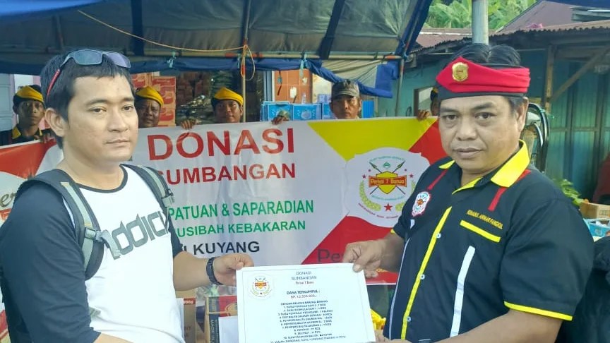 Ormas Perisai Tujuh Banua Salurkan Bantuan Uang Tunai dan Perlengkapan Dapur serta Sembako Hasil dari Sumbangan Para Pengurus