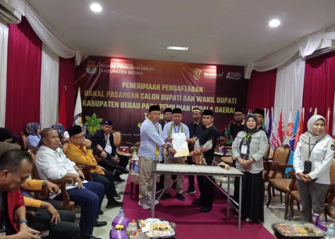 Menyala, Warga Masyarakat Di 13 Kecamatan Memadati Acara Deklarasi Pasangan Calon Bupati Madri Pani SE dan Calon Wakil Bupati Ir Agus Wahyudi Tidak Mau Kalah, Di SM Tower Jalan Tengku Umar Slogan Yang Diteriakkan Mayakat,” Gak MP Gak Pede, Gak AW Gak Ramai”
