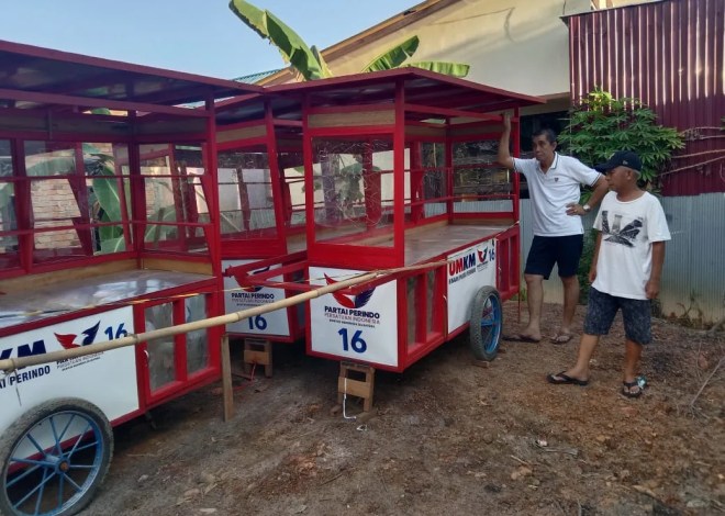 Ketua DPD Perindo Berau,Agus Uriansyah S Pd Membagikan 13 Gerobak serta modal usaha untuk Pelaku UMKM di Berau