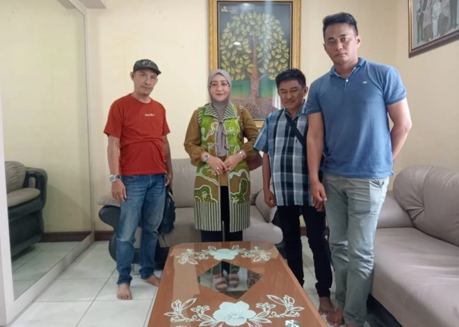 Bupati Berau Sri Juniarsih Mas menangapi Keluhan Ratusan Pengemudi (Drever) Speed Boat Membicarakan Masalah Penutupan Pintu Masuk Dan Pembongkaran Jembatan Menuju Danau Tempat Ubur-Ubur Dipulau Kakaban