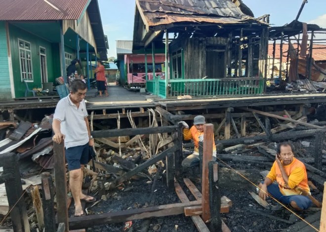 Sahabat Agus, Polsek Teluk Bayur, Bersama Warga Sungai Kuyang Kecamatan Teluk Bayur Mulai Mengerjakan Jembatan Bantuan Pribadi Ketua DPD Partai Perindo Berau Agus Uriansyah.