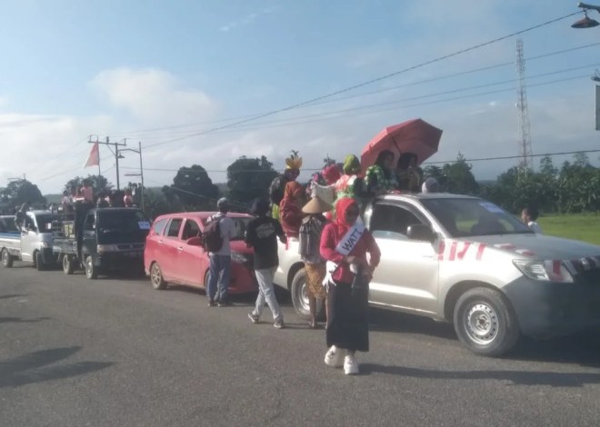Antusias Warga Kampung Tumbit Melayu Mengikutin Karnaval Semarakkan HUT RI KE-79