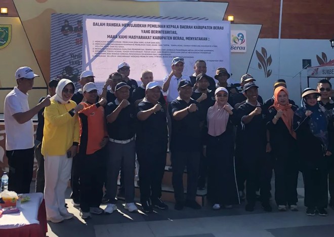 Ratusan Warga Mengikuti Jalan Sehat Dan Sosialisasi Pengawasan Bawaslu Berau Dengan Tema ” Mewujudkan Pemilihan Kepala Daerah Kabupaten Berau Yang Berintegritas.