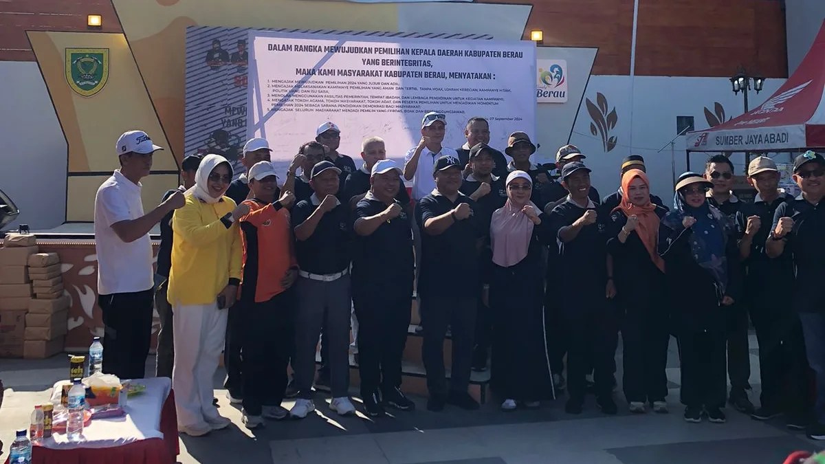 Ratusan Warga Mengikuti Jalan Sehat Dan Sosialisasi Pengawasan Bawaslu Berau Dengan Tema ” Mewujudkan Pemilihan Kepala Daerah Kabupaten Berau Yang Berintegritas.