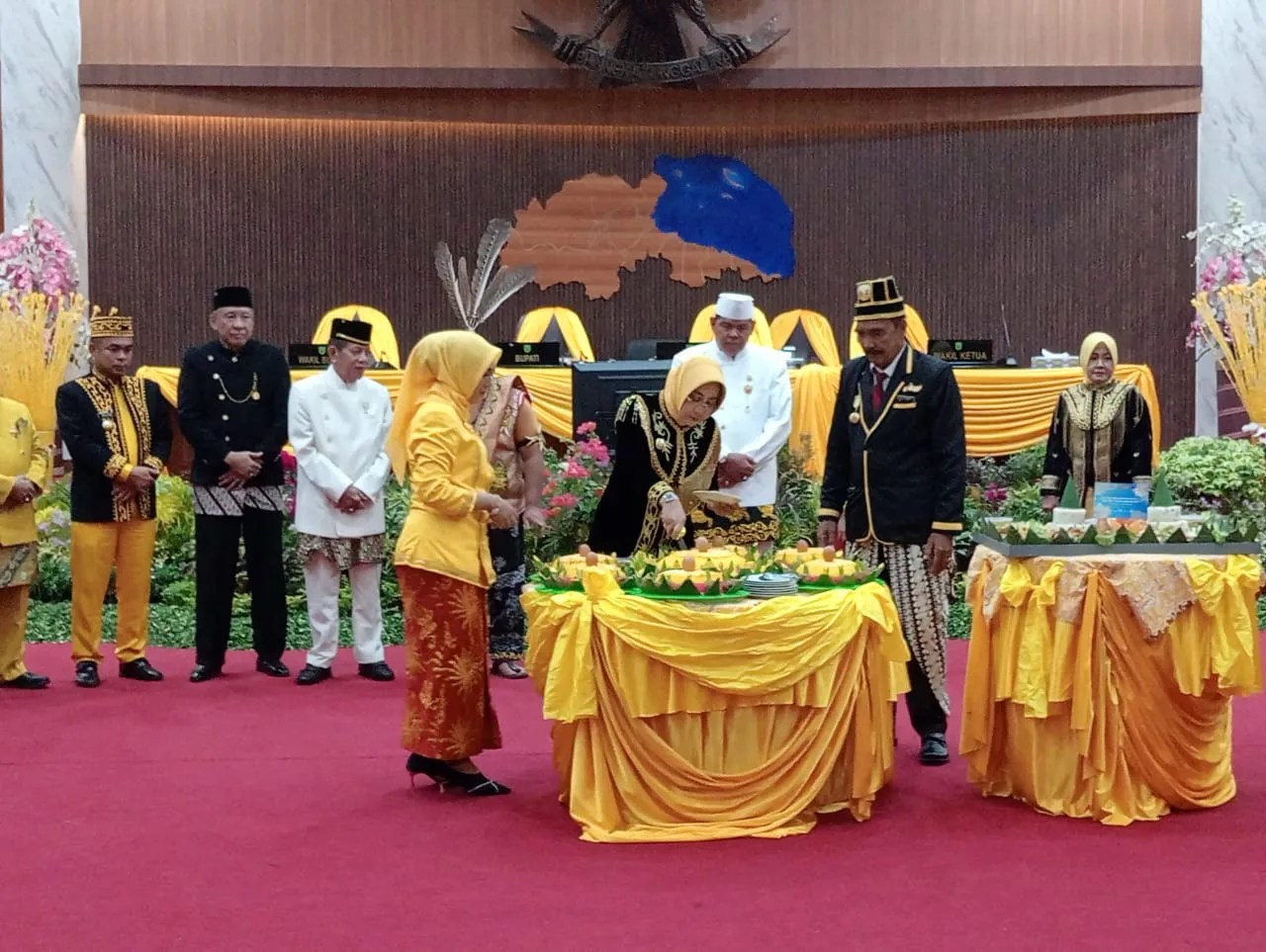 Saling Bersinergi Antara Pemkab Berau Dan Legeslatif Serta Mupida Guna Membawa Berau Kedepannya Lebih Baik Lagi. Puncak Kegiatan HUT Berau Ke-71 Dan Kota Tanjung Redeb Ke-214 Di Rapat Paripurna Di Gedung DPRD Berau