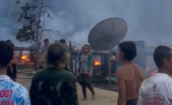 Di Duga Lupa Matikan Kompor, 7 Rumah di Long Beliu, Kecamatan Kelay, Hangus Terbakar.