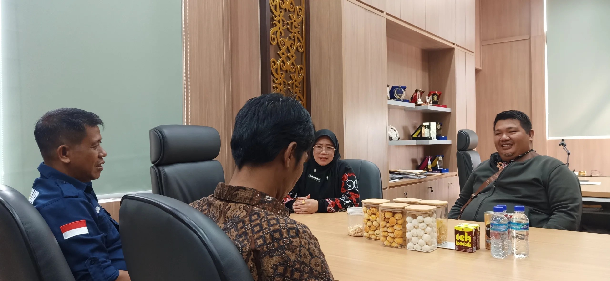 Puluhan Dinas Pengelola UPT Pelabuhan Penajam-Buluminung Mendatangi Kantor Dispenda PPU Terkait Upah Pungut Yang Tak Kunjung Terealisasikan