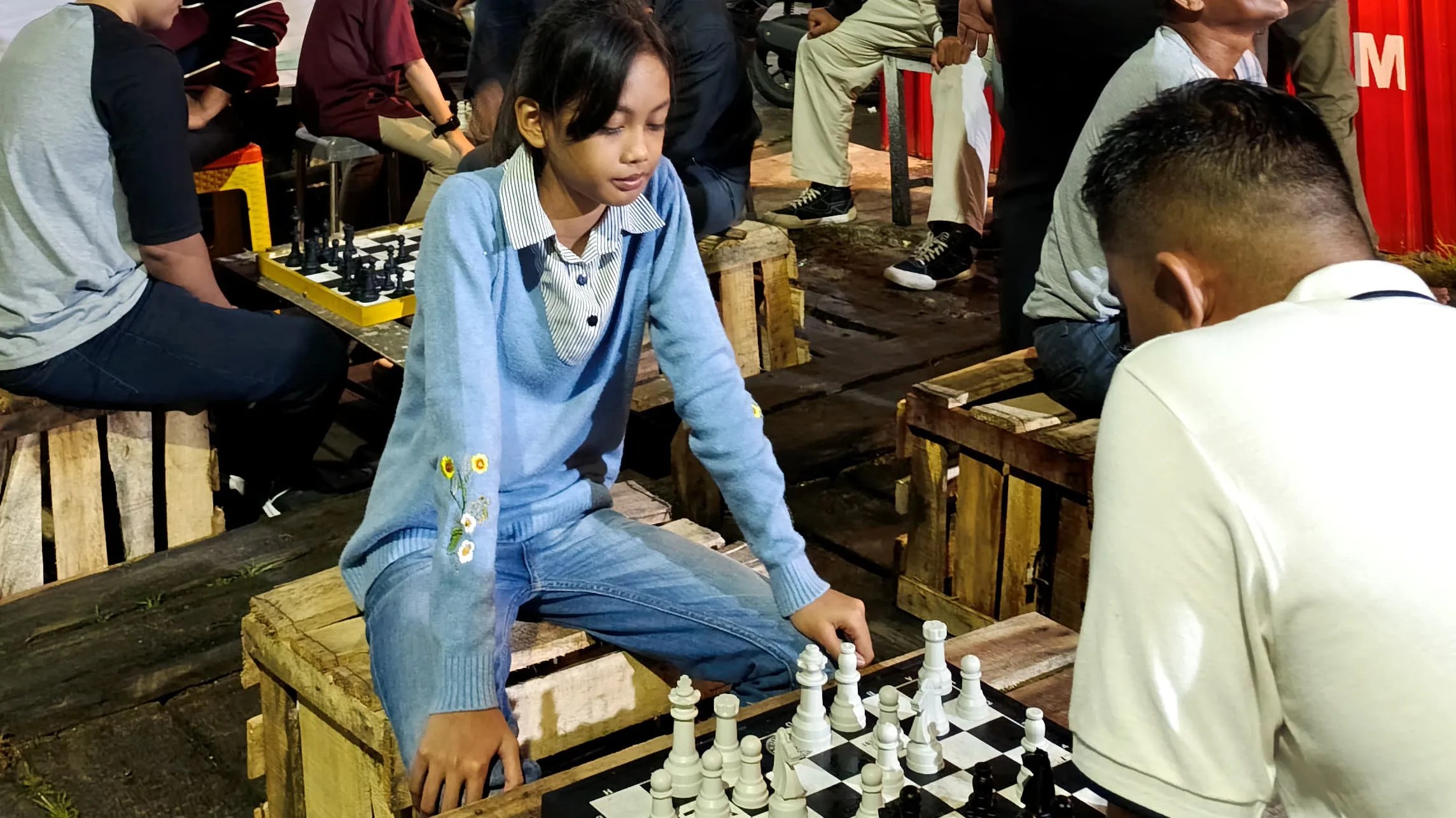 Andre Adrian pemuda asal muara badak dan juga sebagai wakil presiden mahasiswi POLNES Berhasil menggelar turnamen catur Sekota Samarinda di Kopi MiLenial Miliknya