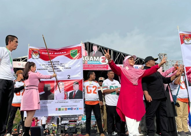 Lapangan Pemuda Dipenuhi Masyarakat Berau Hingga Meluber Kejalan Pemuda Hadiri Kampanye Akbar Paslon Urut 2, Sri Juniarsih Mas Dan Gamalis (Sragam)