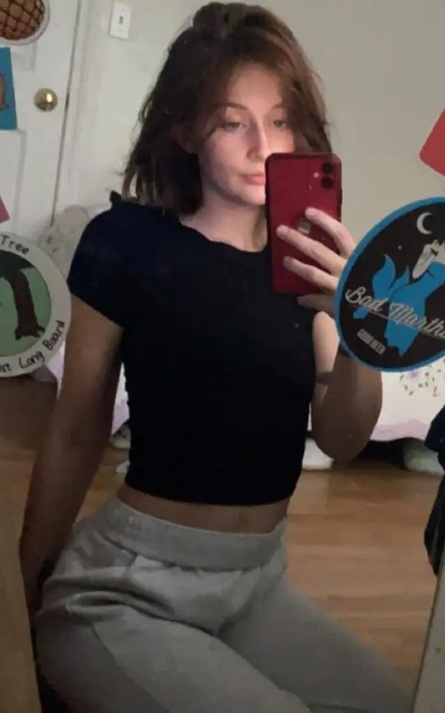 Danni Rivers Fan Casting - Download Elegant Nature Texture | 4K