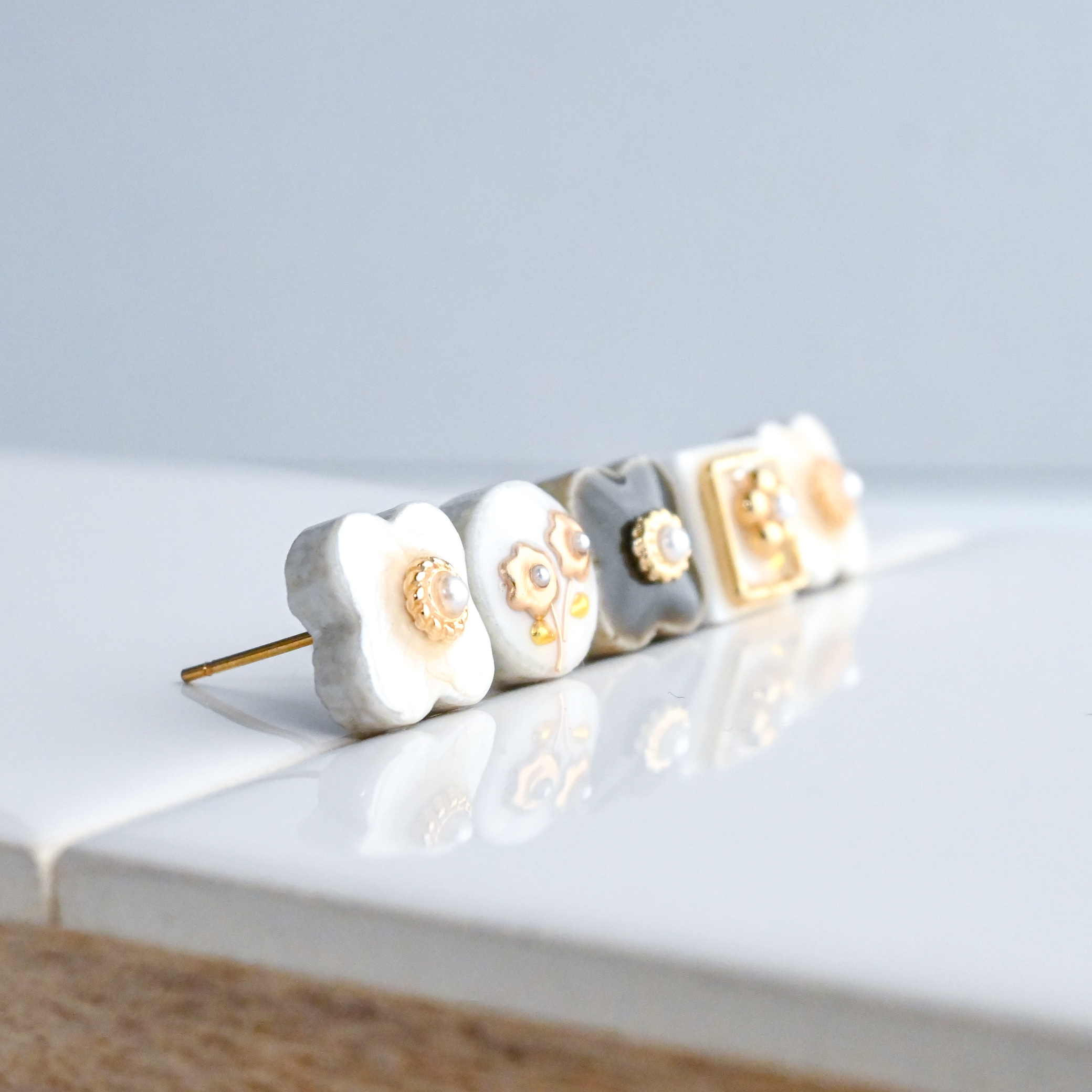 美濃焼タイルの耳飾り 5つセット シャンパンベージュ ホワイト オリーブ - 画像 (4)