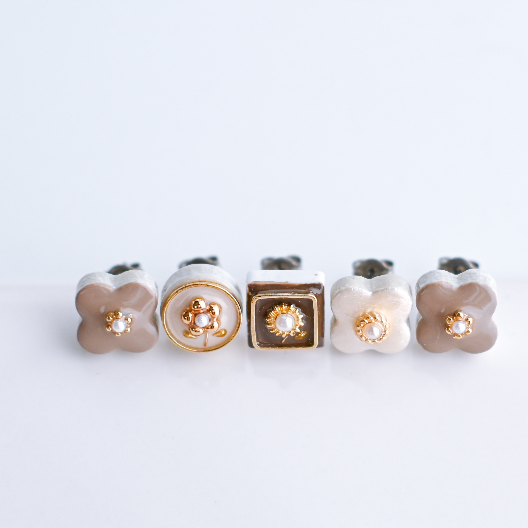 美濃焼タイルの耳飾り　5つセット　カフェラテ　ホワイト　ブラウン - 画像 (3)