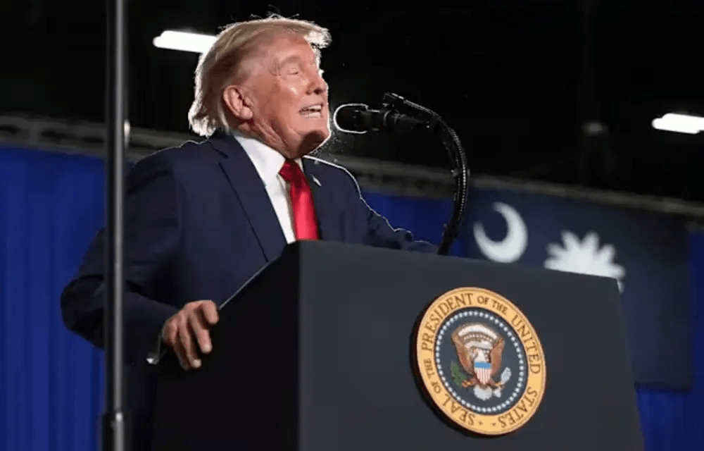 Trump Heckled And Given Middle Finger At South Carolina Campaign Rally