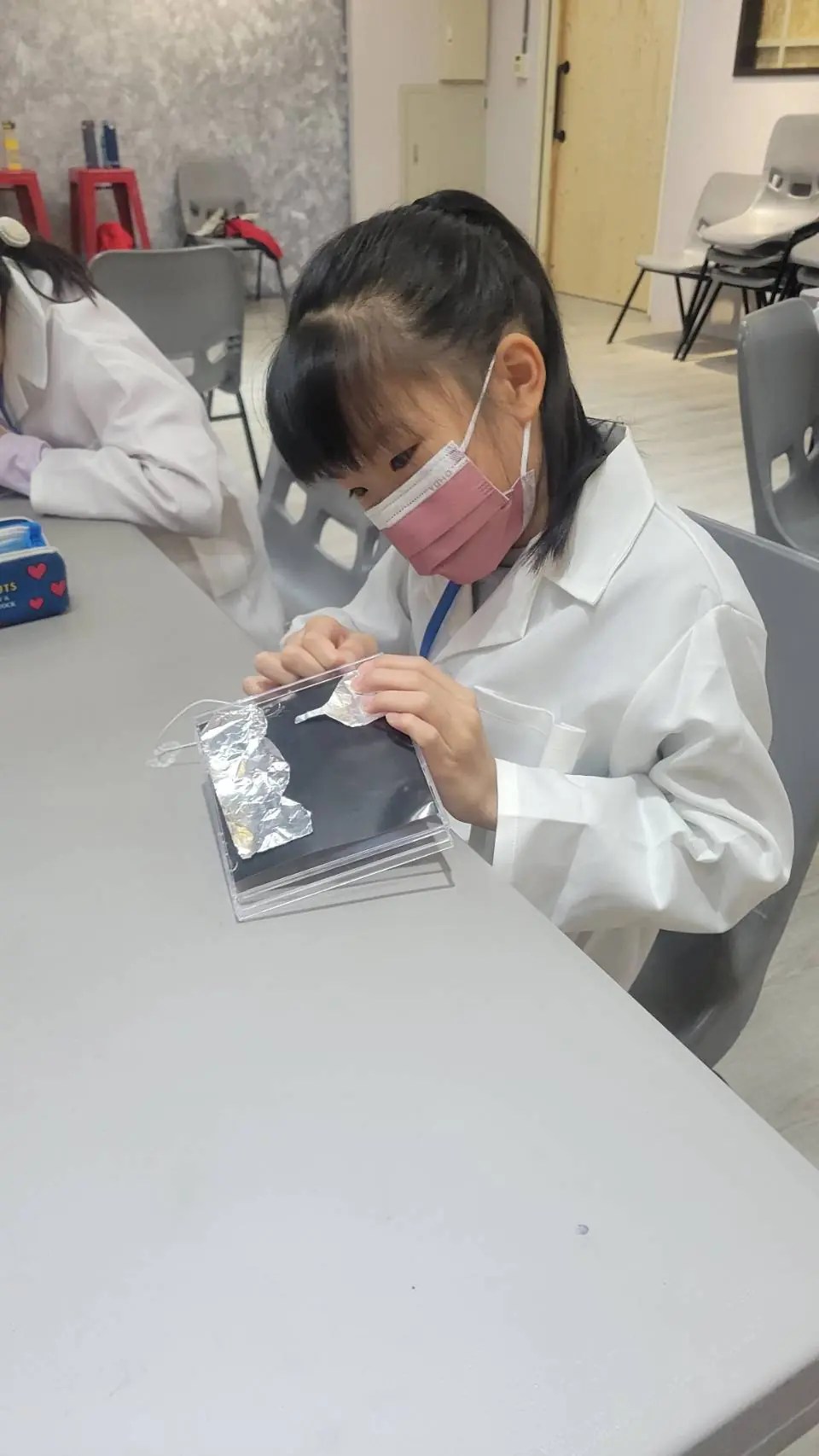團隊合作調整射擊角度