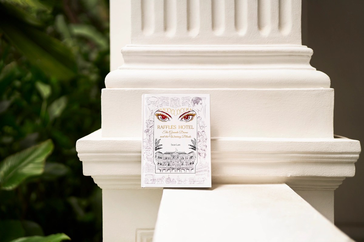 《Raffles Hotel: The Grande Dame and the Waving Blade》