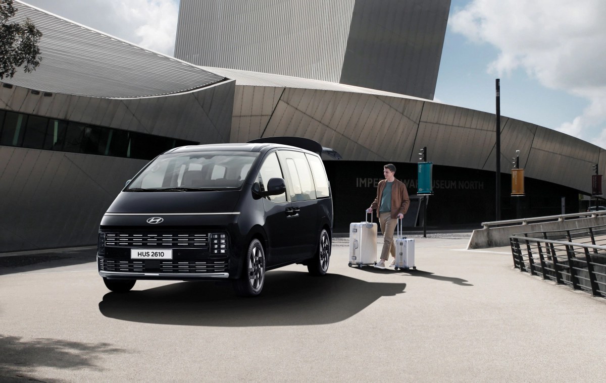HYUNDAI STARIA 油電星艦商旅 全新上市