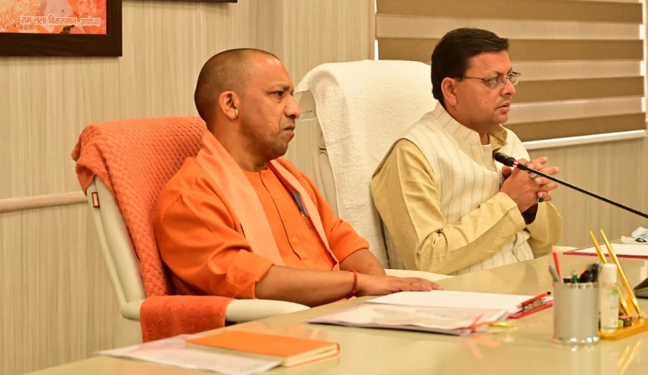 यूपी के सीएम योगी आदित्यनाथ देश में सबसे लोकप्रिय तो उत्तराखंड के सीएम पुष्कर सिंह धामी की छवि मिली ठीक