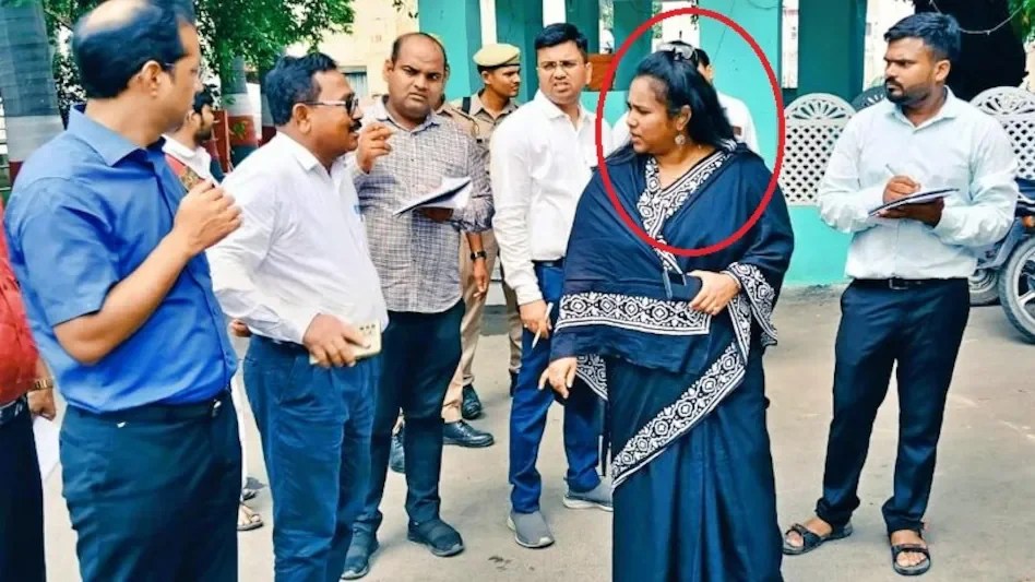 यूपी में फतेहपुर डीएम सी.इंदुमती के थप्पड़ की गूंज लखनऊ तक