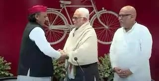 उपराष्ट्रपति पद चुनाव में सियासी हलचल, पूर्व न्यायमूर्ति वीर सुदर्शन रेड्डी अख‍िलेश से म‍िले