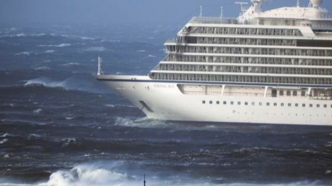 1 300 To Be Evacuated From Cruise Ship Off Norwegian Coast