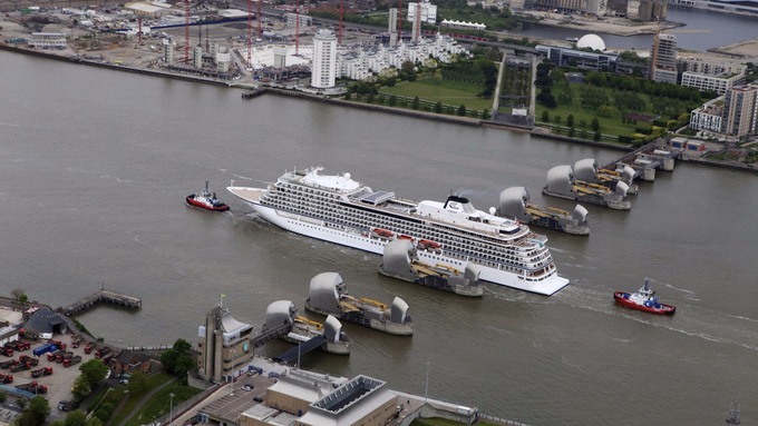 47 800 Tonne Cruise Ship Squeezes Through The Thames Barrier