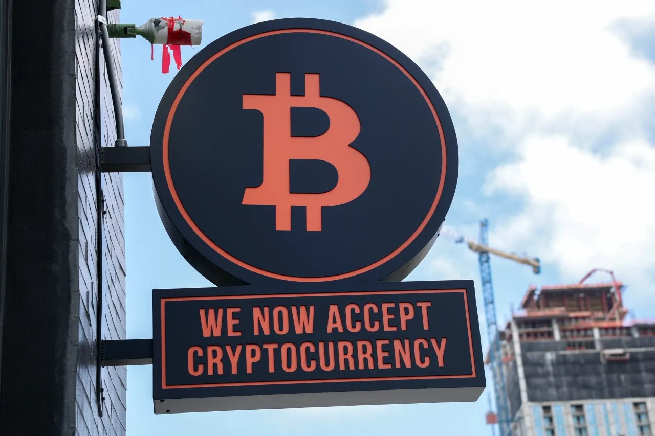 Bitcoin Crashes Below $63K After IBM's 25-Year Low! $370M Crypto Liquidations Explained (2026)