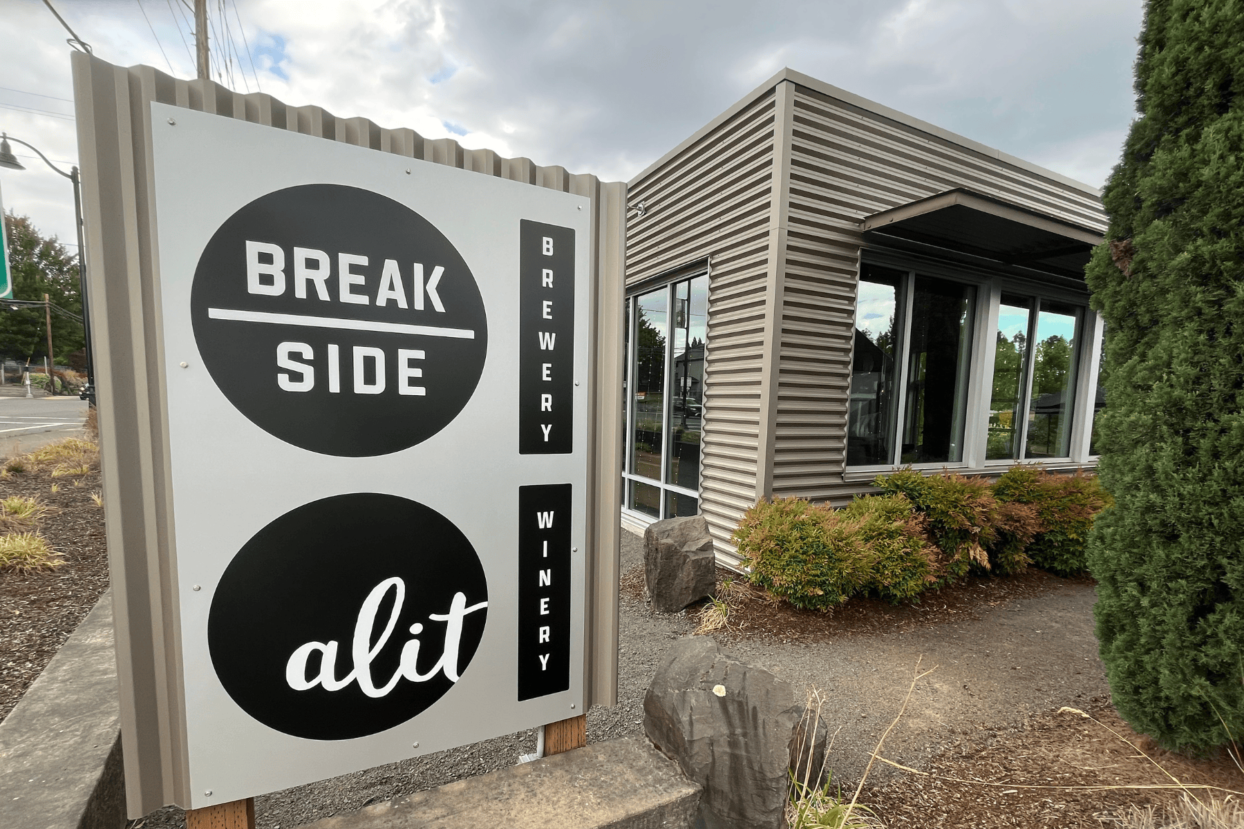 Breakside Brewery Brings Pub-Style Food Cart to Dundee