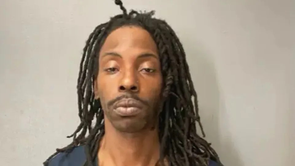 Jurors Find Suspected Drugs and Chinese Money Hidden in Evidence During Armed-Robbery Trial