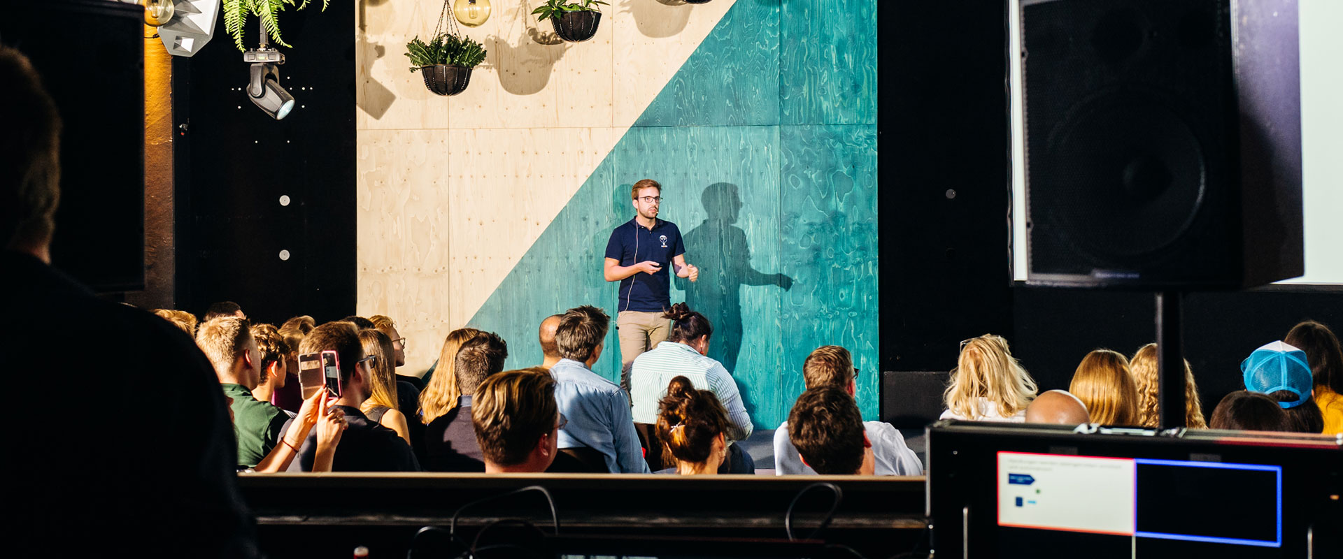 Newsletter Open Foundation - Minimal Photo Collection - Mobile Quality