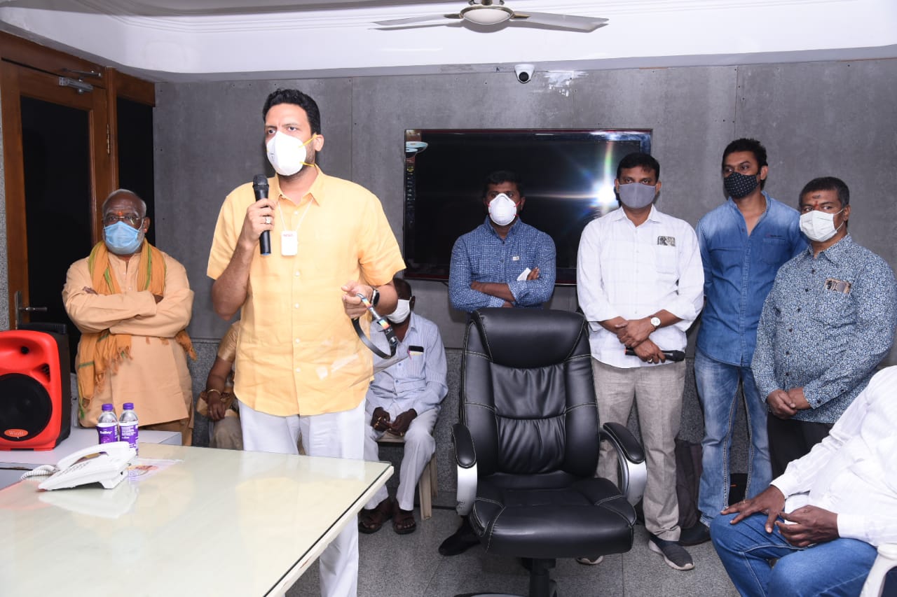 కార్యకర్తల సమావేశంలో మాట్లాడుతున్న టీజీ భరత్​
