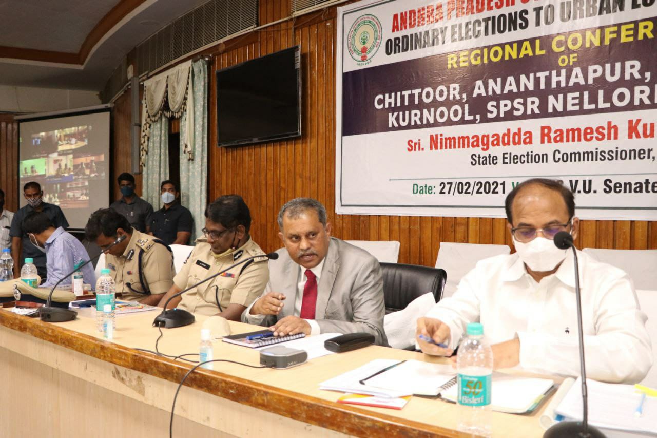 కాన్ఫరెన్స్​లో మాట్లాడుతున్న ఎస్​.ఈ.సీ నిమ్మగడ్డ రమేష్​ కుమార్​