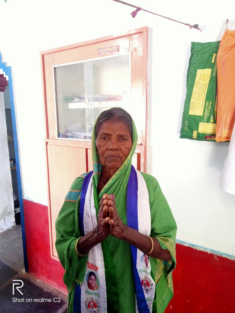 సర్పంచ్​ జోగులతా శ్రీ