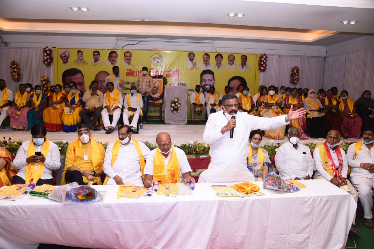 మాట్లాడుతున్న కోట్ల జయసూర్య ప్రకాశ్​ రెడ్డి