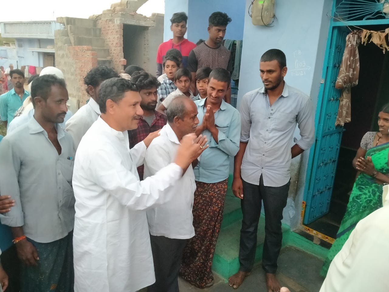 జీ.పీ. ఎన్నికలో ప్రచారం చేస్తున్న మాండ్ర శివానందరెడ్డి