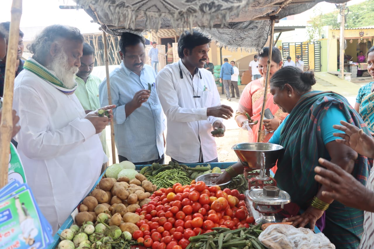 ప్రచారం చేస్తున్న బీవై రామయ్య