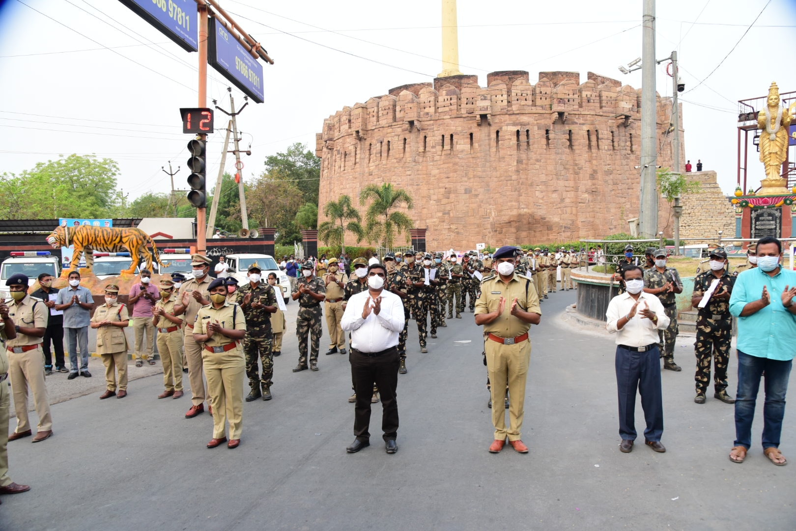 కోవిడ్​, జనతా కర్ఫ్యూ, కొండారెడ్డి బురుజు, కలెక్టర్​, ఎస్పీ, పోలీస్​, ఆరోగ్య సిబ్బంది