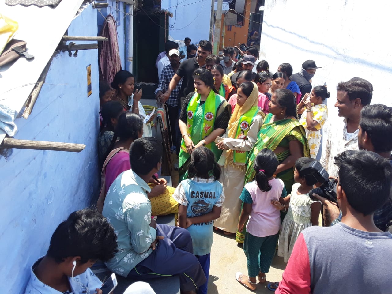 ప్రచారం చేస్తున్న ఎన్​డబ్ల్యూపీ వ్యవస్థాపకురాలు శ్వేతాశెట్టి