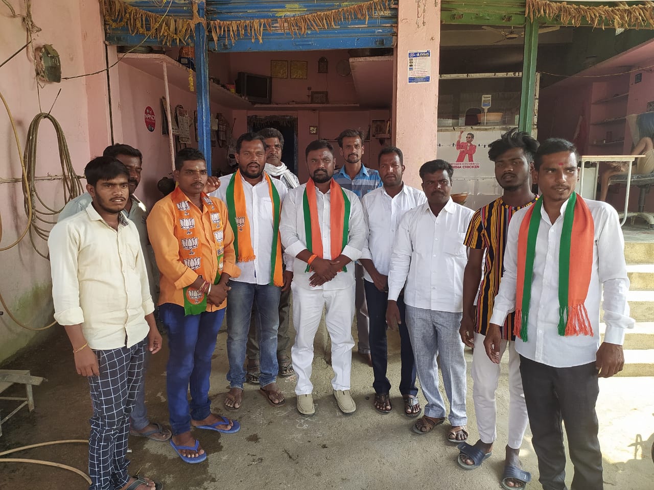 మాట్లాడుతున్న కొండిస్వామి